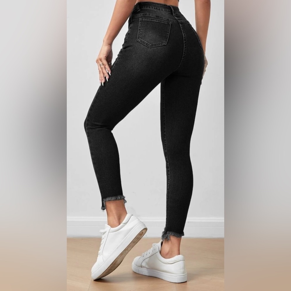 Mint Julep Boutique Black Skinny, Stretch Jeans | Distressed Hem | 6P | NWT